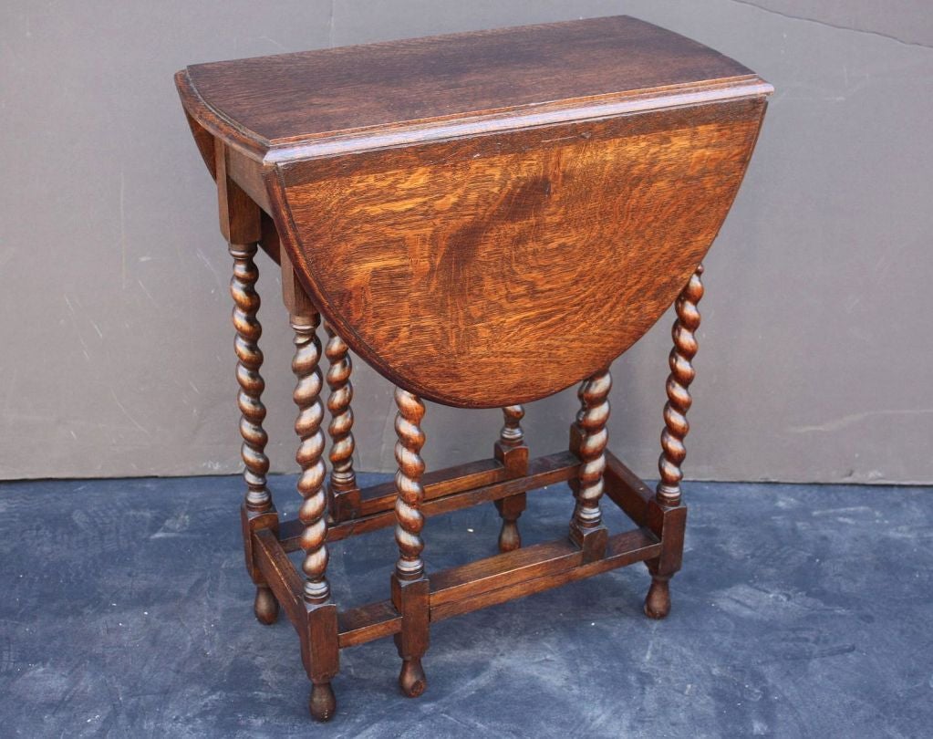 English Drop-Leaf Gateleg Table of Oak 2