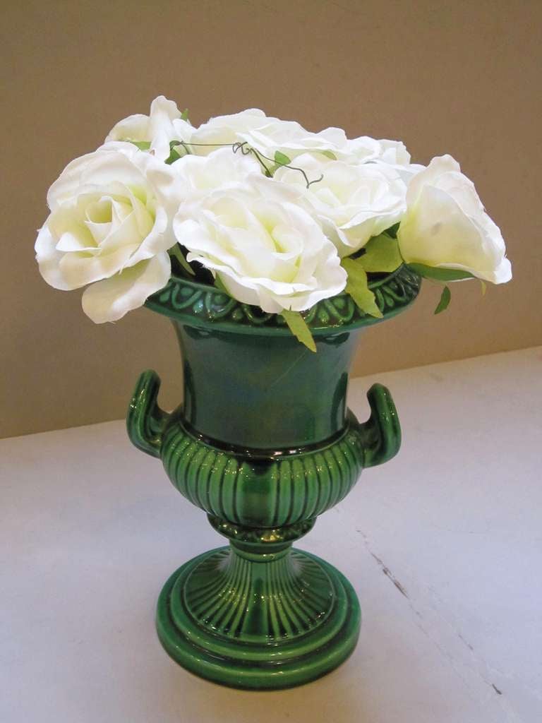 English Green Majolica Vase In Excellent Condition In Austin, TX