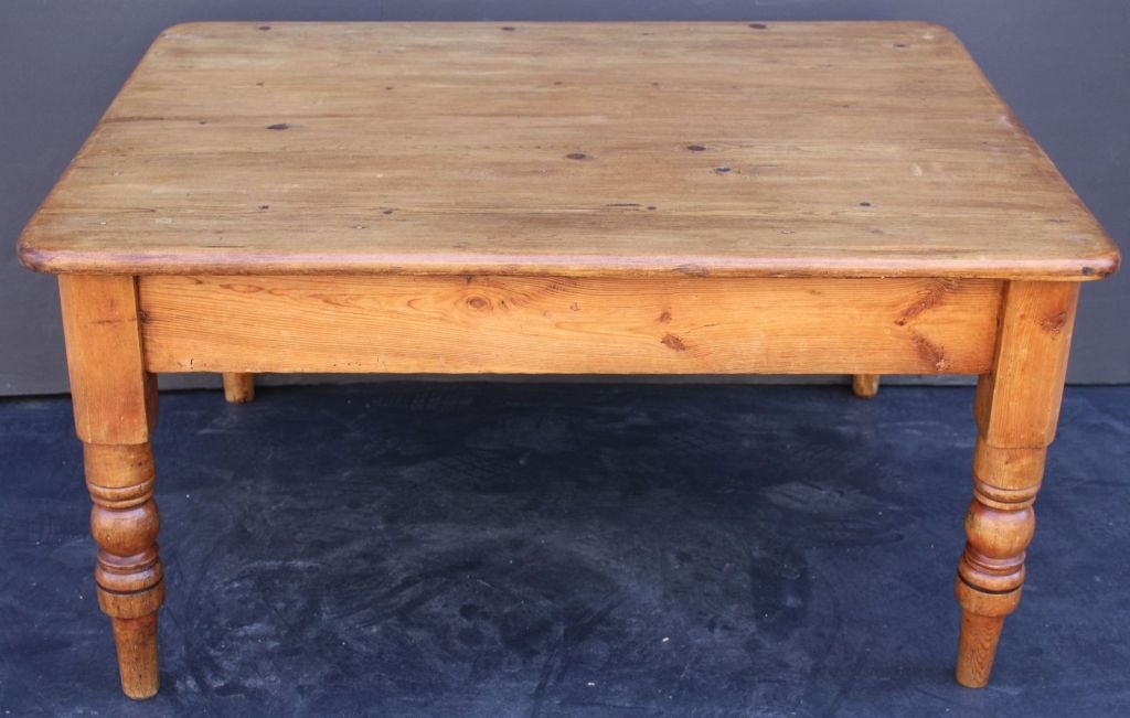 English Country Pine Low Table In Excellent Condition In Austin, TX
