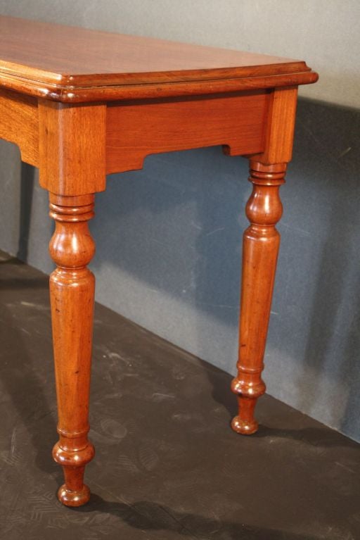 English Console or Sofa Table of Mahogany on Turned Legs In Good Condition For Sale In Austin, TX
