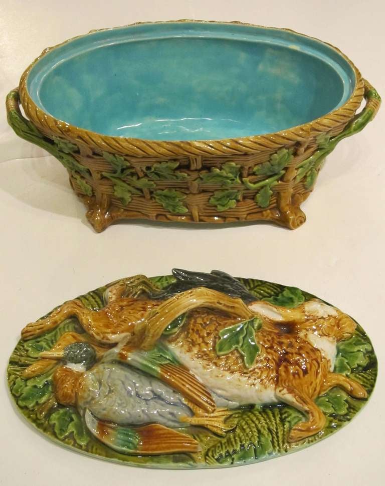 English Majolica Game Pie Tureen by Minton In Excellent Condition In Austin, TX