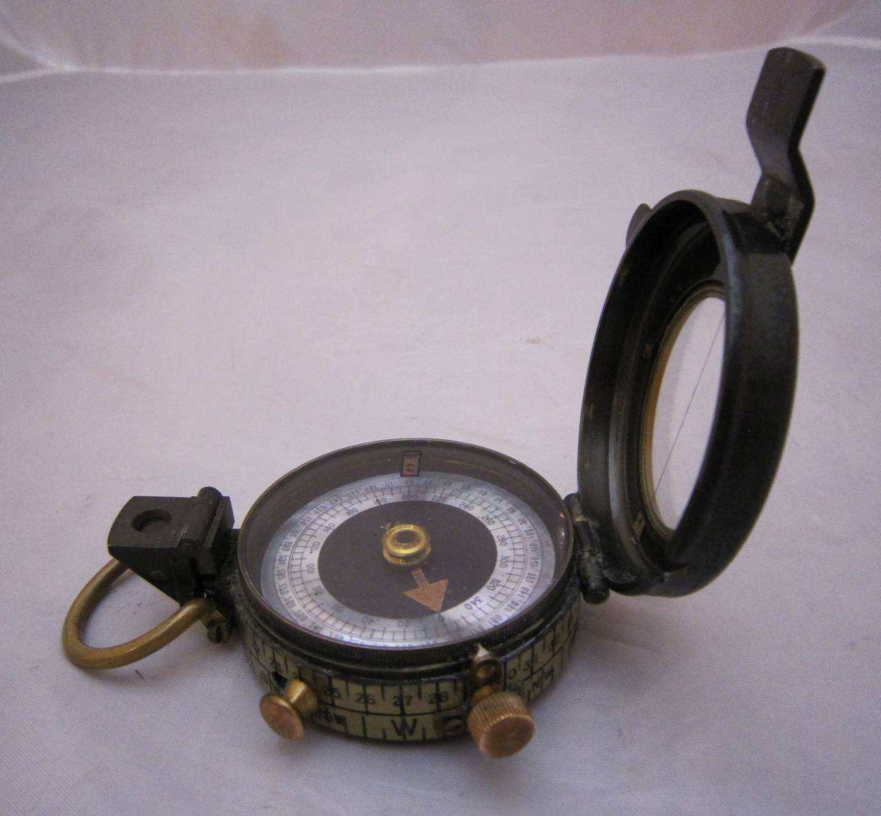 British WWI Marching Compass with Leather Case In Excellent Condition In Austin, TX