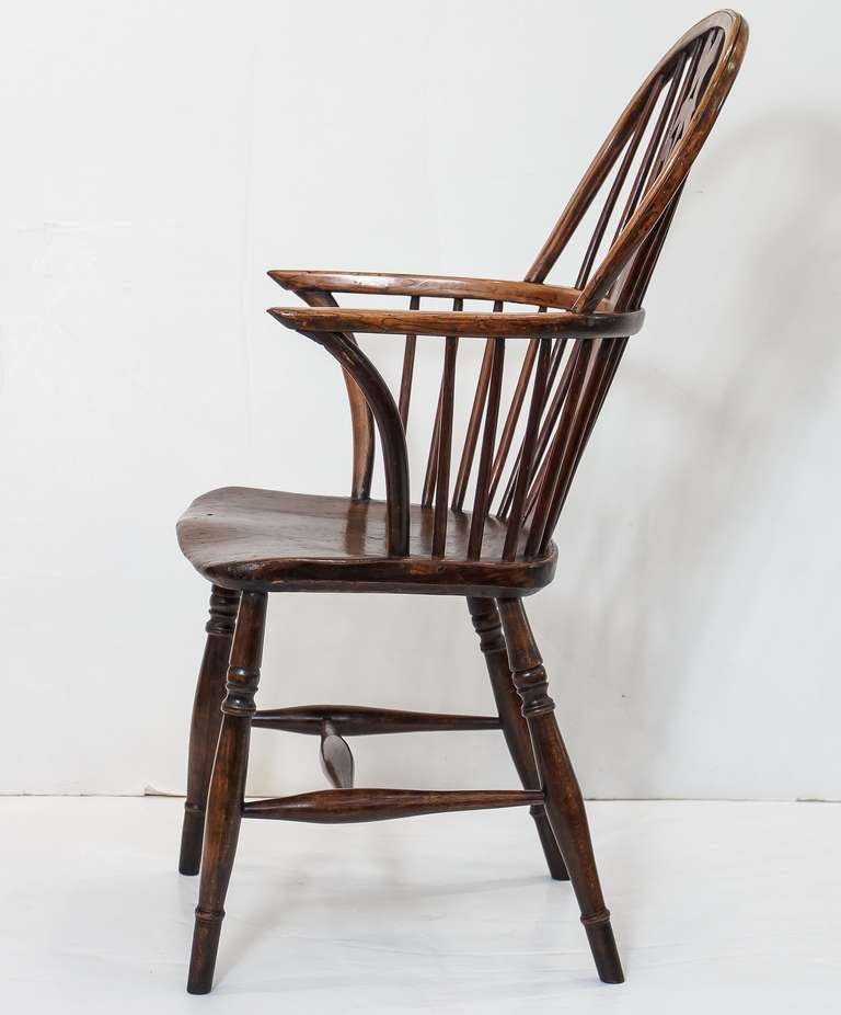 English Windsor Chair with Prince of Wales Feathers In Excellent Condition In Austin, TX