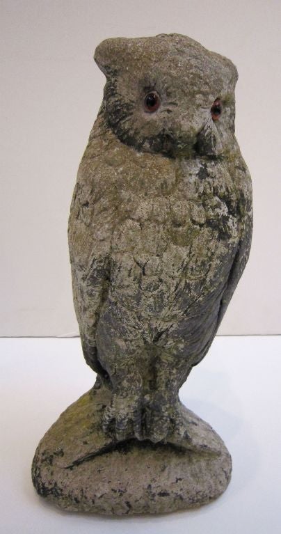 English Garden Stone Owl In Excellent Condition In Austin, TX
