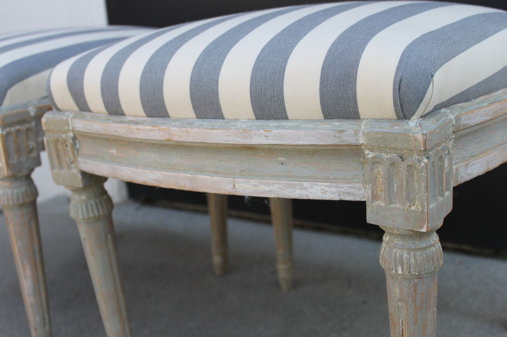 A Pair of Large Swedish Gustavian Stools In Good Condition In New York, NY