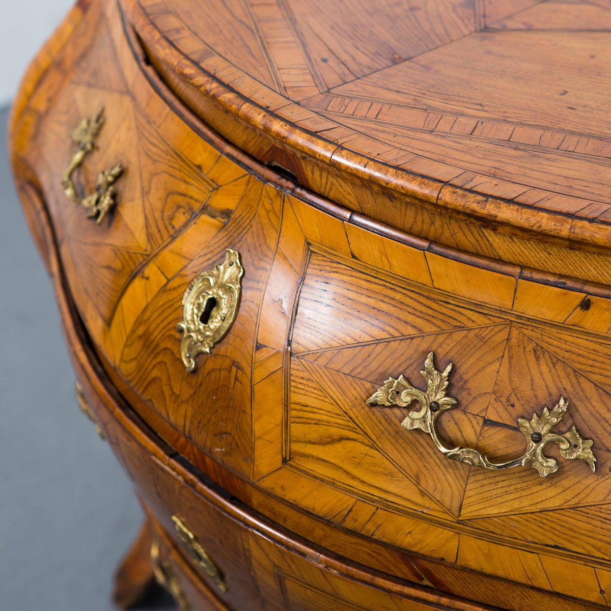 Ches Swedish Rococo Period  18th Century Sweden. A gorgeous chest of drawers made during the Rococo period 1750-1775 in Sweden. Incredible veneer and inlays in geometric patterns. Original condition. Original brass hardware and locks.