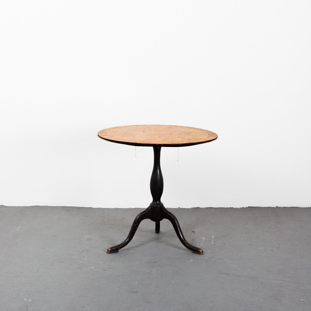 A round tilt top table made in Sweden during the Karl Johan period. The top made in alder root standing on a blackened trip pod base. All original alder root veneer. Base might have been repainted but with a beautiful patina. 

History of Swedish