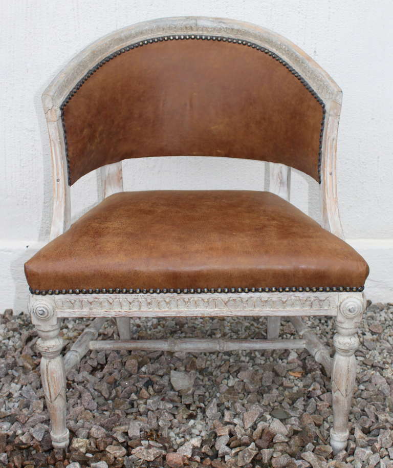 Pair of Neoclassical Barrel Back Chairs In Good Condition In New York, NY