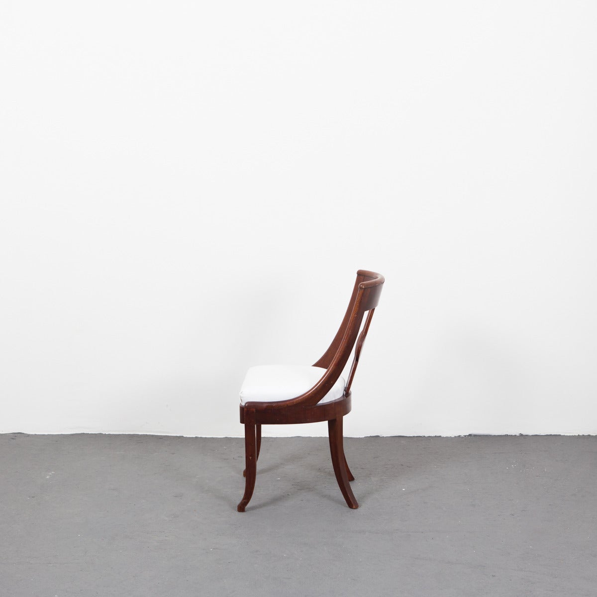 A Swedish Karl Johan side chair made in mahogany, early 19th century.