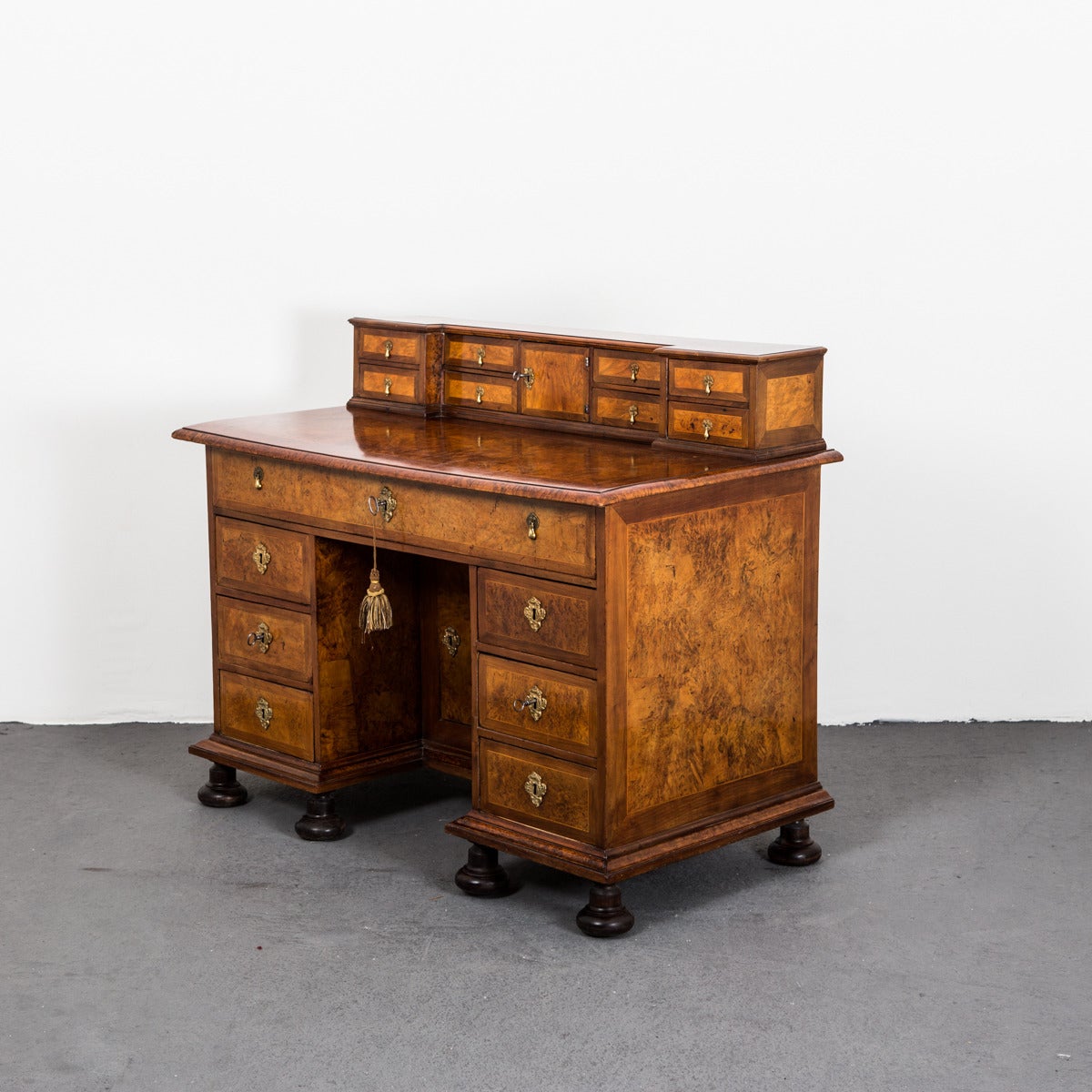 Desk Swedish Baroque Period Sweden. A rare Swedish Baroque desk in a stunning condition and patina from the Swedish King Fredrik I period. Structure in oak with alder root and walnut veneer. Standing on with blackened ball feet. Several drawers with
