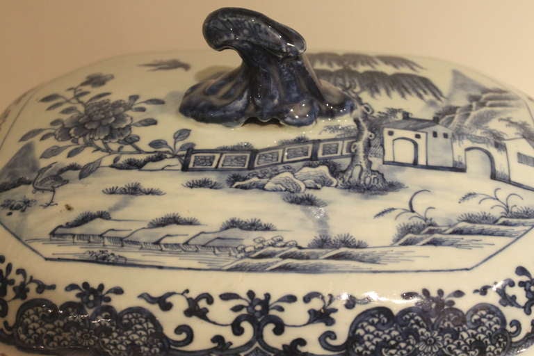 A Chinese blue and white tureen with lid and plate. 