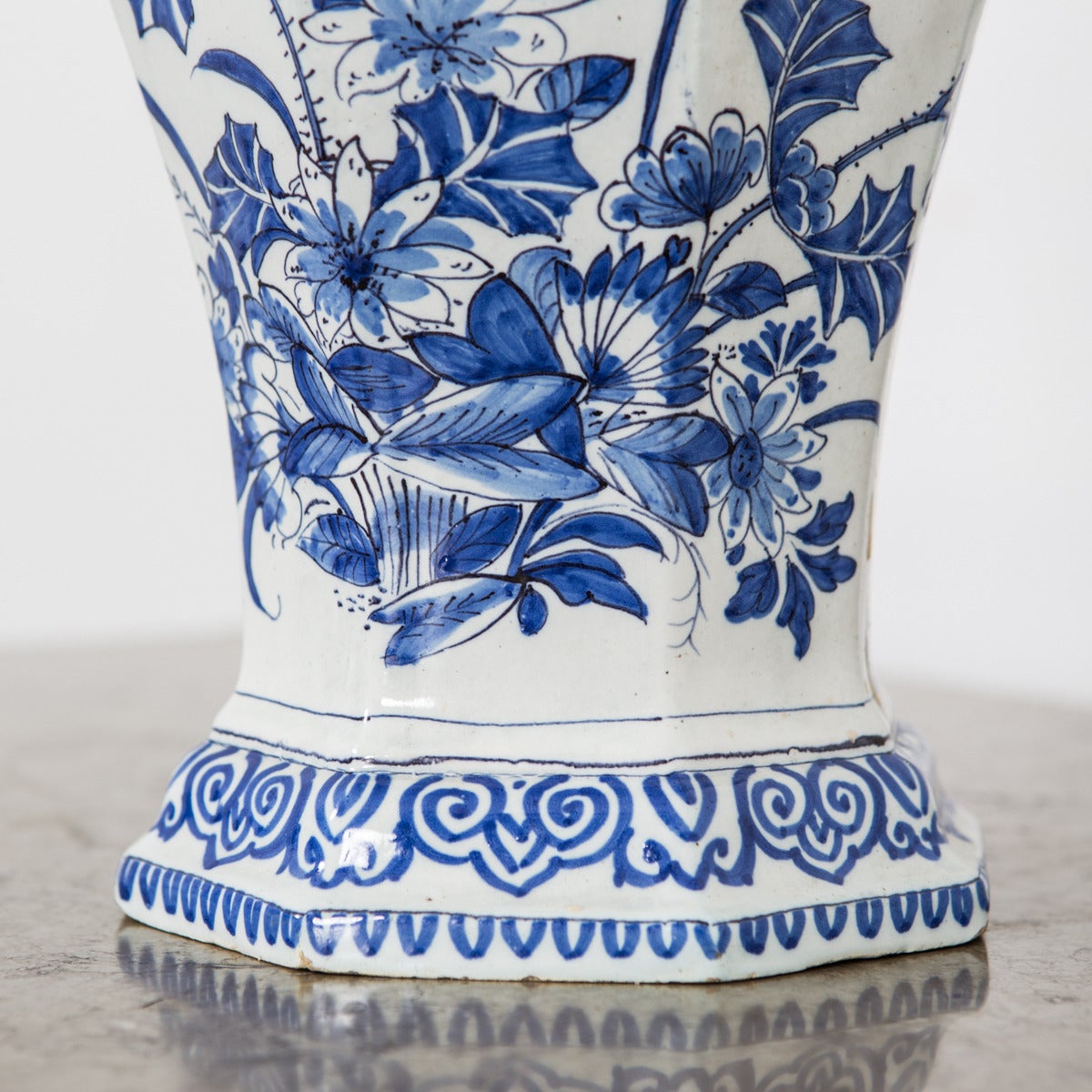 Large Dutch Faience Urn with Lid, 1700s 2