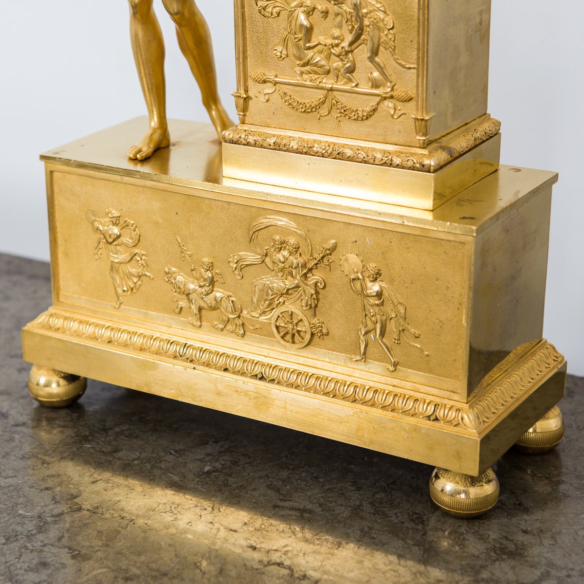 Pendule de cheminée néoclassique française en bronze doré 19ème siècle France en vente 1