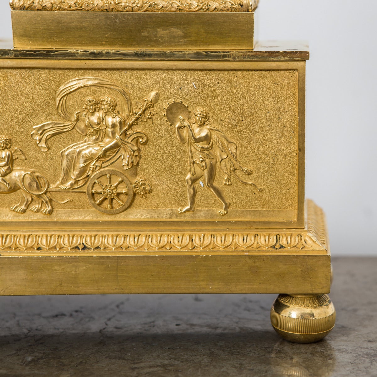 Uhr Mantel vergoldete Bronze Neoklassische Empire Französisch 19. Jahrhundert Frankreich im Angebot 5