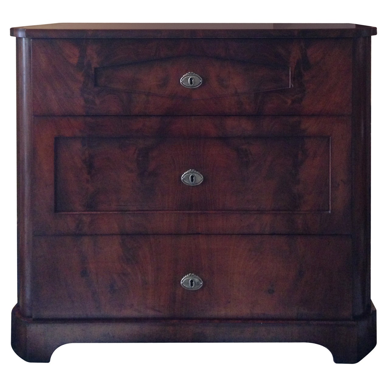 Empire Chest of Drawers in Mahogany