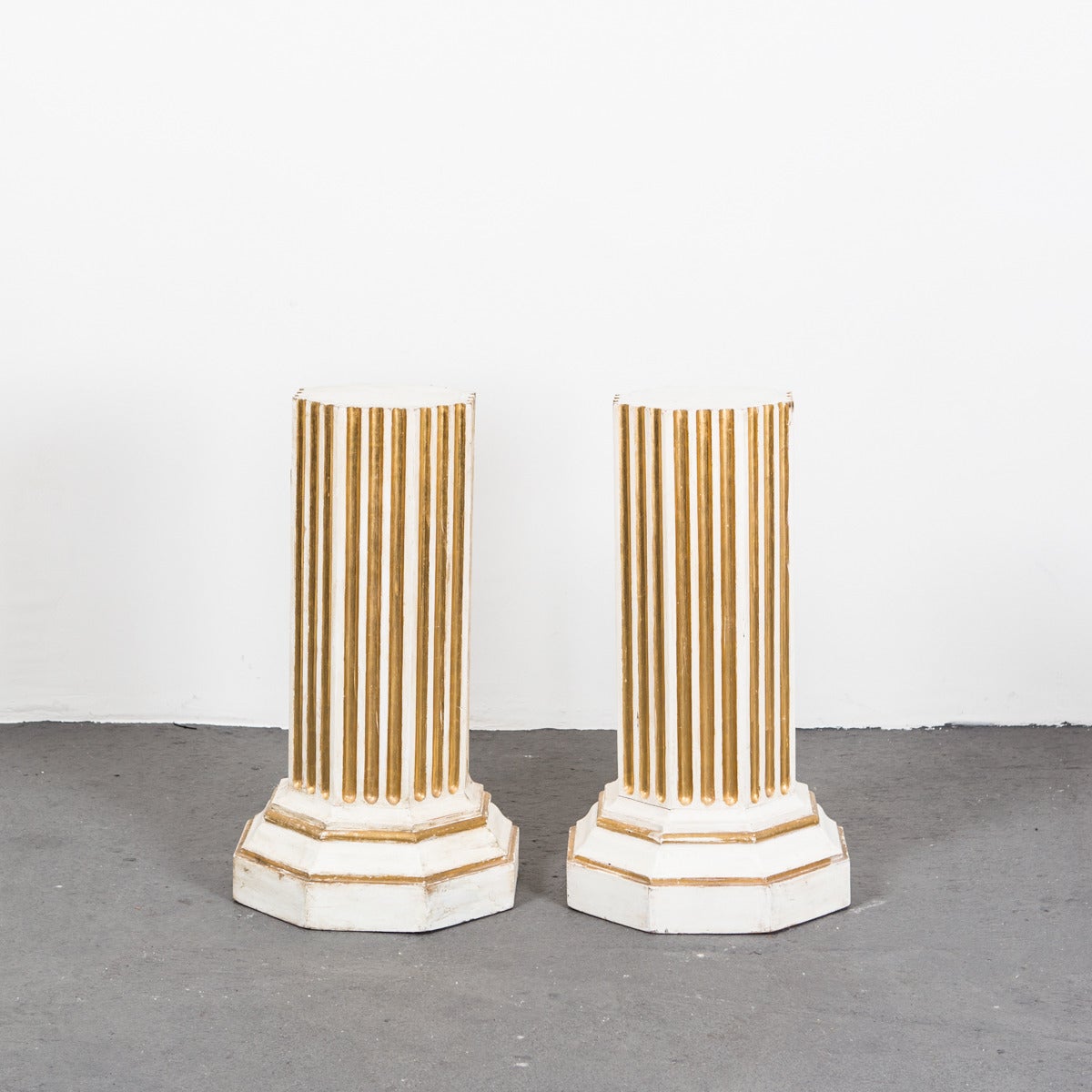 A pair of Gustavian pedestals made in Sweden during the 18th century and Gustavian period. White washed painted with gilded channels. Octagonal base. 
Diameter of pedestal top: 11