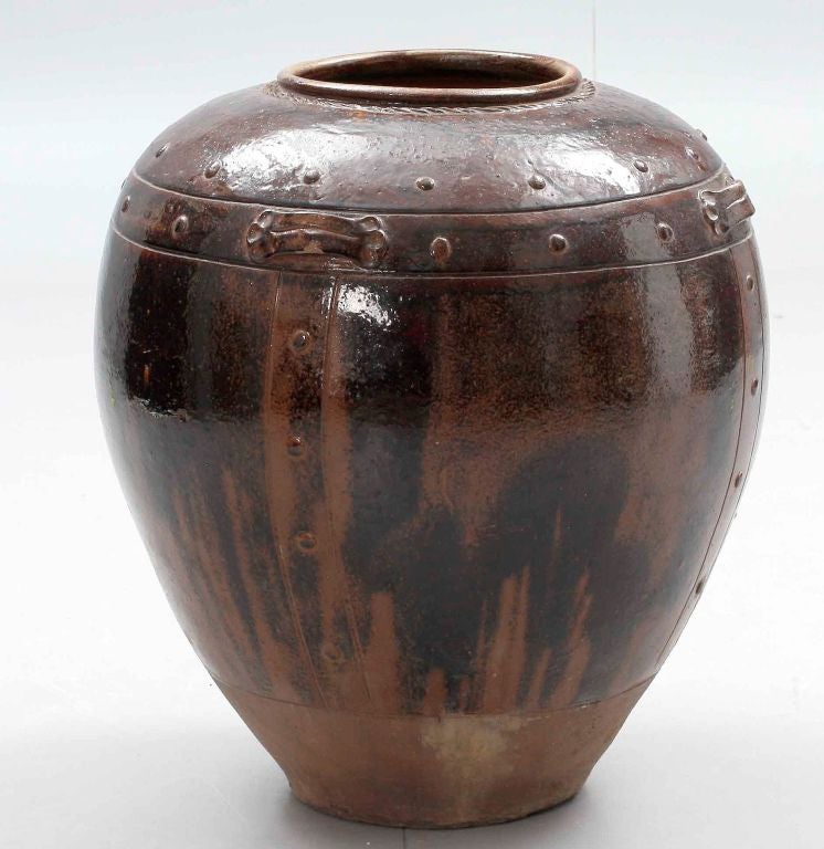 A Oriental garden urn in glazed ceramic.
