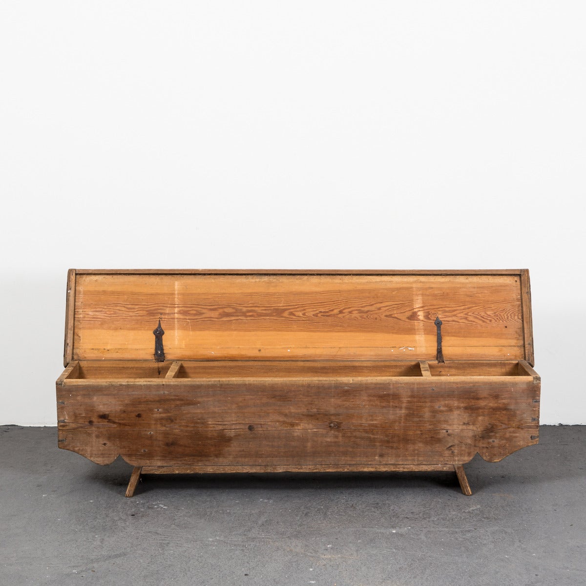 Storage Bench 18th Century Sweden In Good Condition In New York, NY