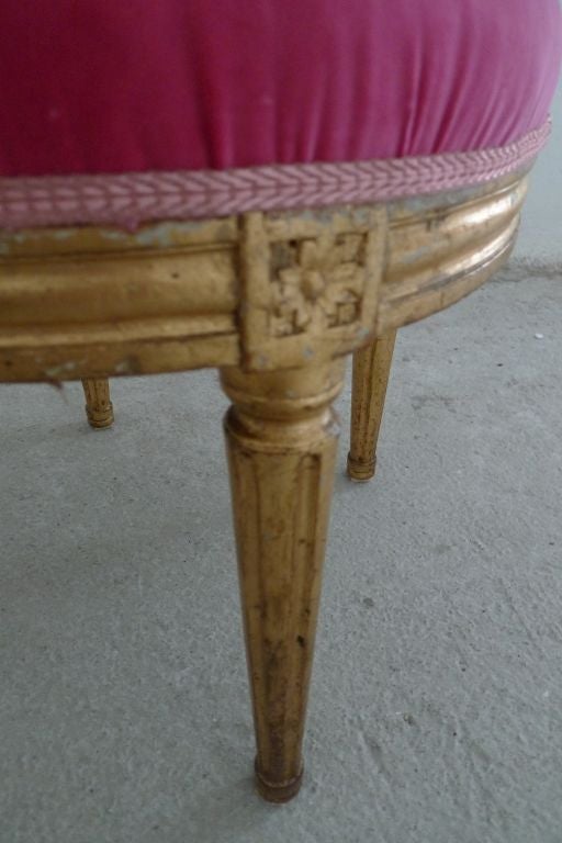 Round Swedish Gustavian Stool In Good Condition In New York, NY