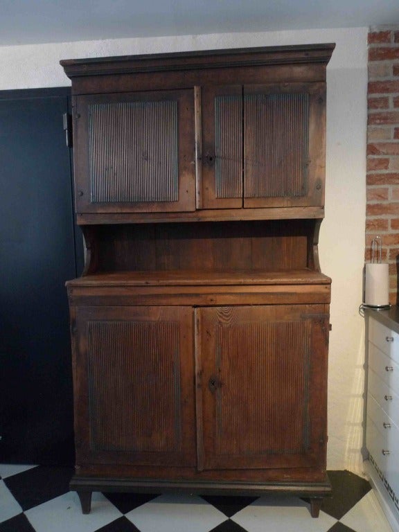 Gustvian Hutch Original Paint