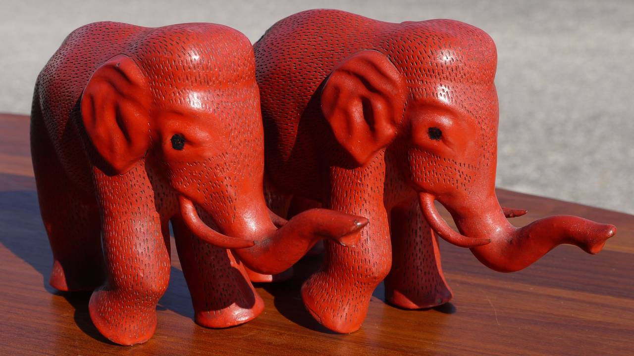 Pair of Chinese Cinnabar Lacquer over Copper Elephants In Good Condition In Kilmarnock, VA