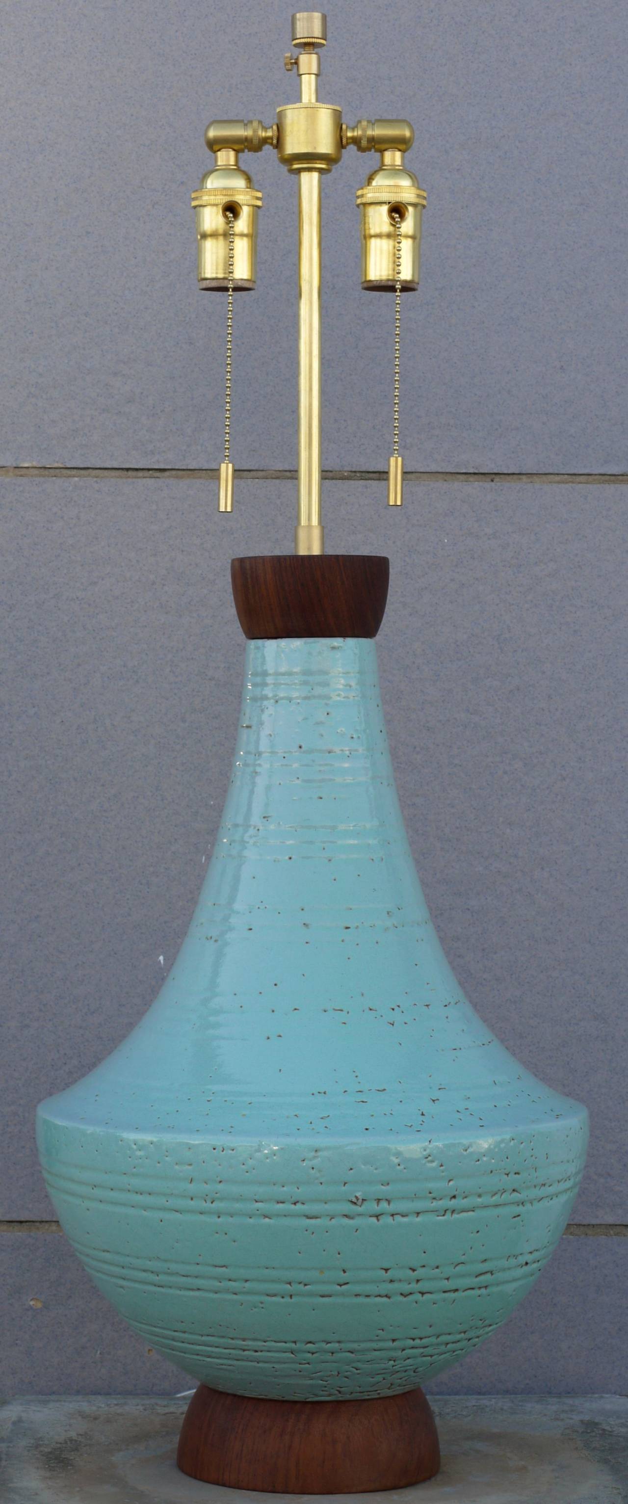 Sculptural table lamp with a wonderful robins egg blue light crackled glaze with original rosewood cap and base.