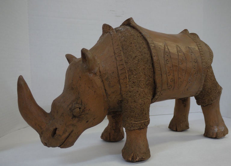 Inconnu Grand Rhino de Studio Pottery en vente