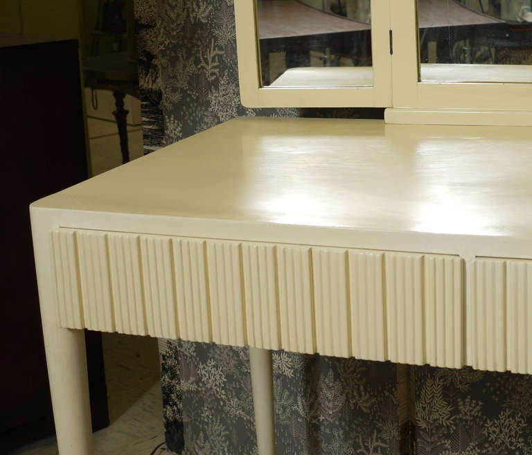 Italian Ivory Lacquered Vanity For Sale 5