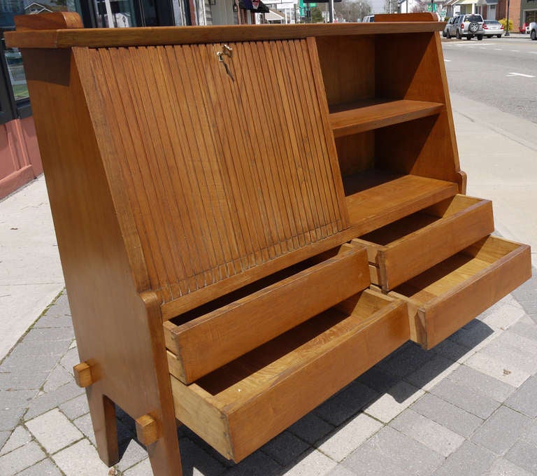 desk in front of bookshelf