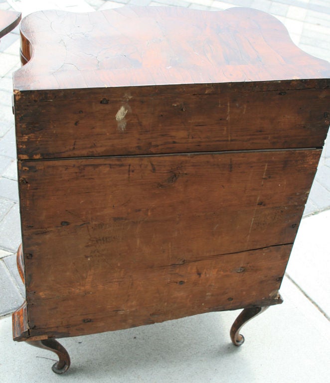 Early 18th Century Italian Burled Walnut Bedside Cabinets 1