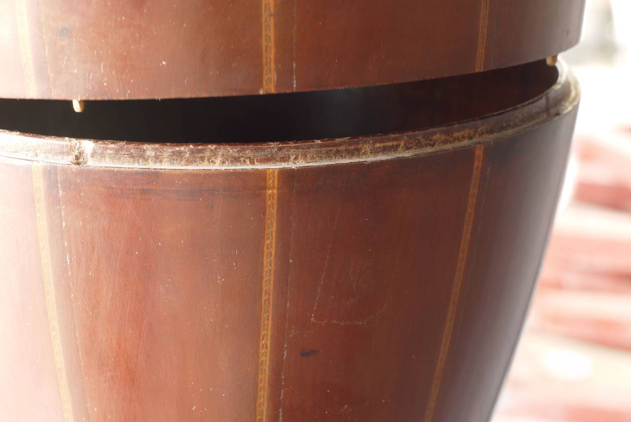 Paar Mahagoni-Besteck-Urnen aus der Zeit von George III. im Zustand „Hervorragend“ im Angebot in Kilmarnock, VA