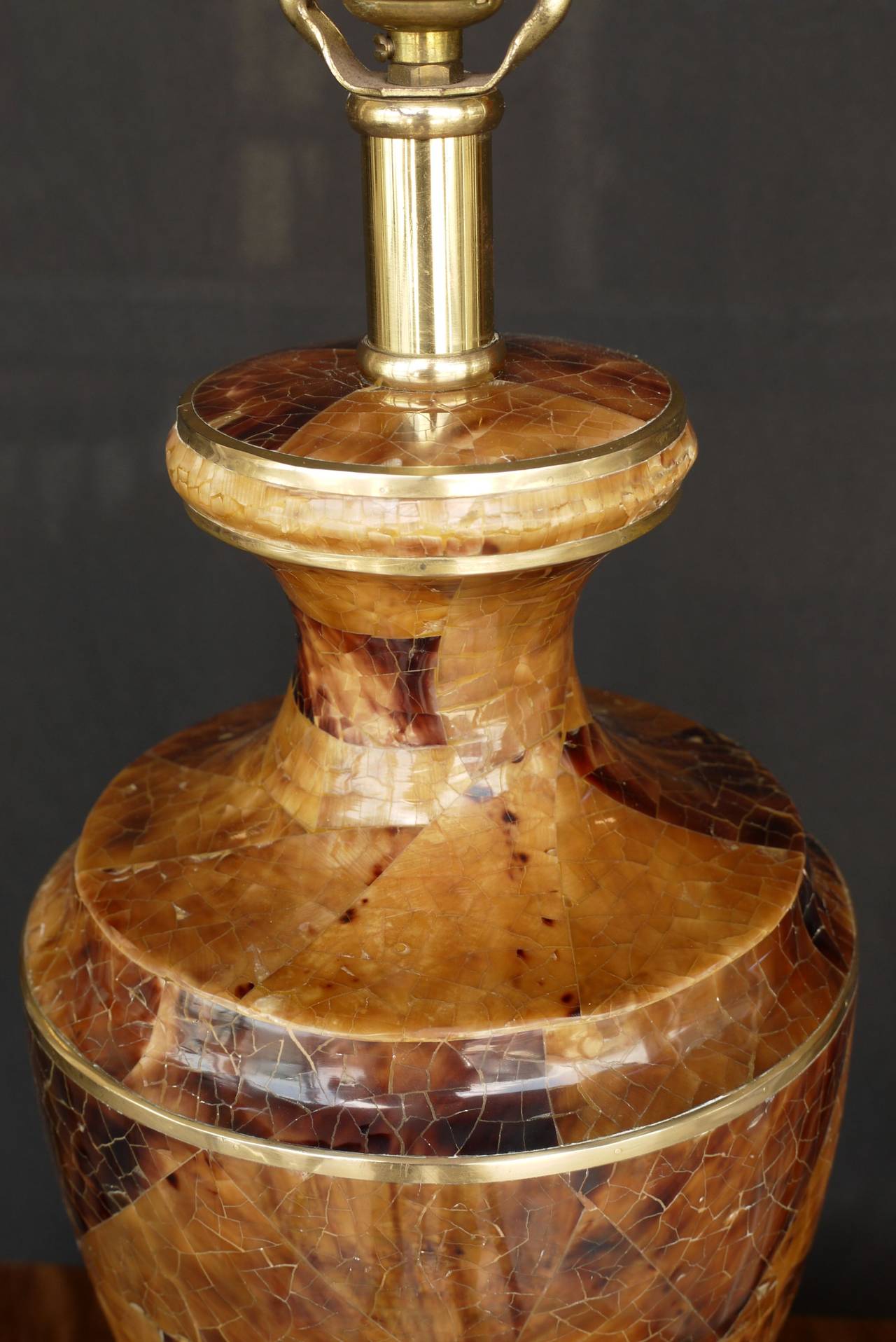 Veneer Penshell Urn Shaped Table Lamp