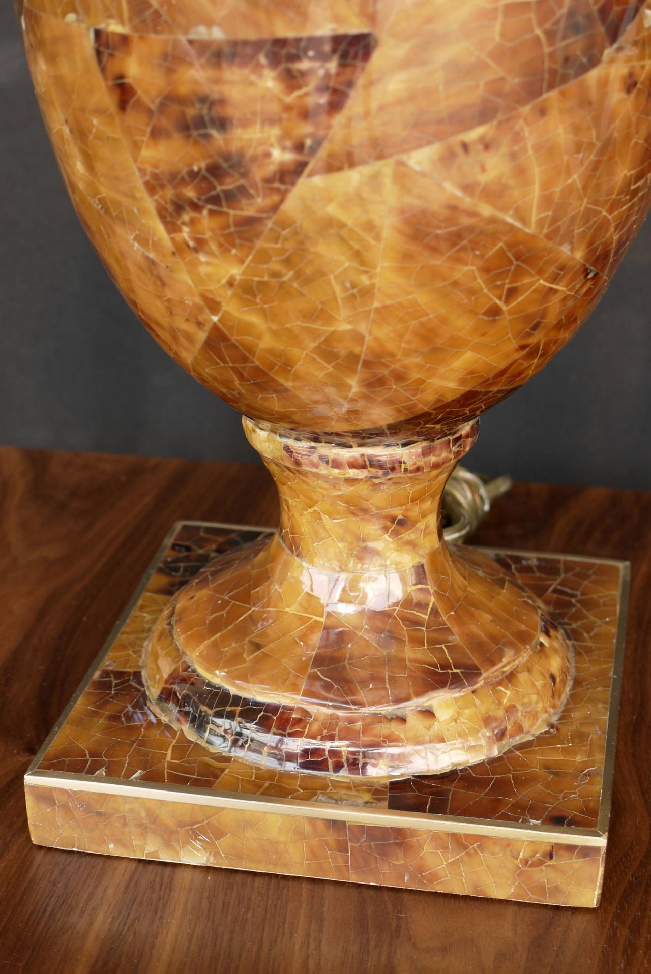 Penshell Urn Shaped Table Lamp In Excellent Condition In Kilmarnock, VA