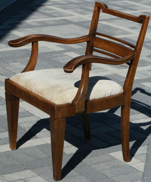 The lines on this chair are simply stunning, graceful yet chunky at the same time.  Great sculptural shape and surprisingly comfortable.