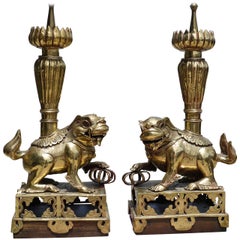 Paire de lampes chinoises du 19ème siècle en bronze représentant des chiens Foo