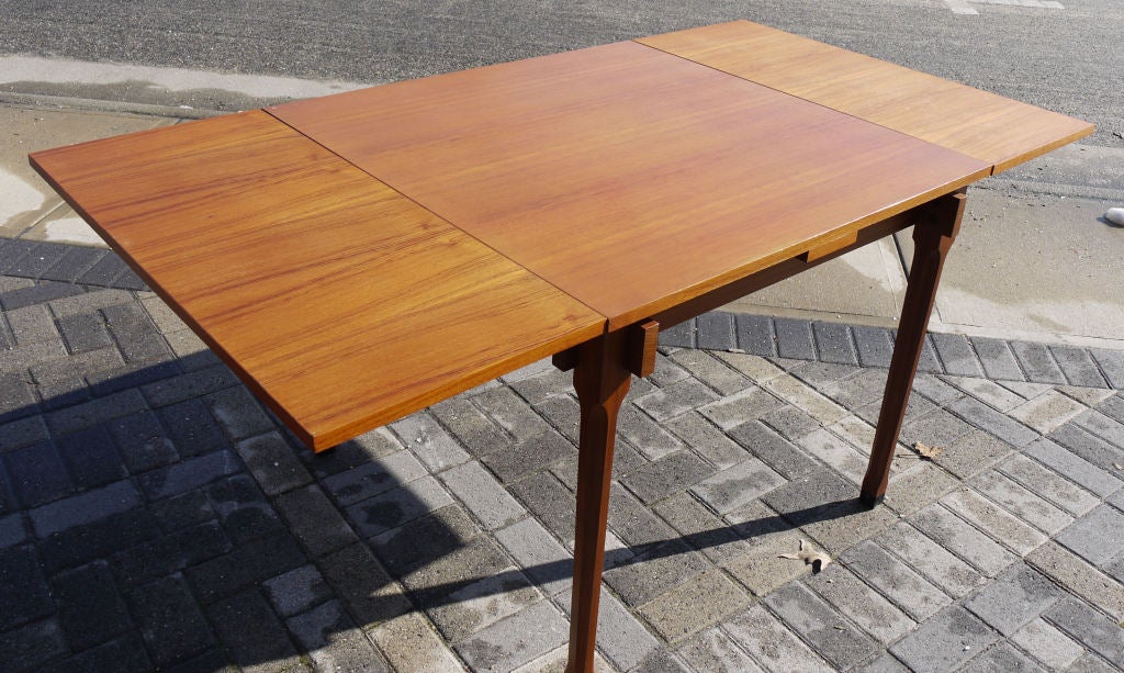 Rare Ico Parisi extendable teak dining table produced by MIM. (Mobili Italiani Moderni)
Table opens up to 66