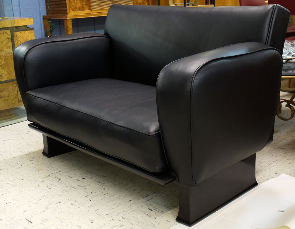 Black Leather Loveseat by Vittorio Valabrega In Excellent Condition For Sale In Kilmarnock, VA