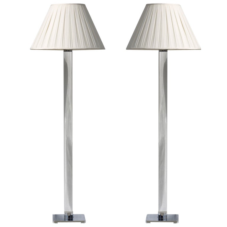 Paire de lampadaires à colonne en lucite de Hansen NYC en vente