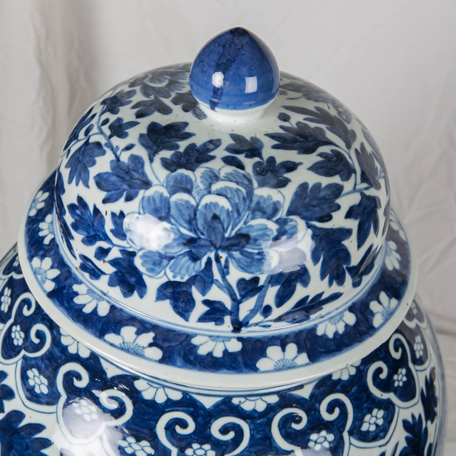 Blue and White Chinese Porcelain Ginger Jars In Excellent Condition In Katonah, NY