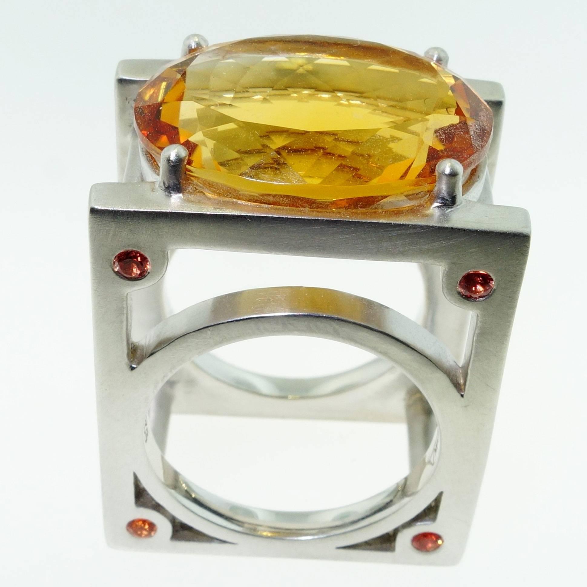 18 Carat Oval Facet-Cut Citrine Sapphire Statement Ring Estate Fine Jewelry In New Condition In Montreal, QC