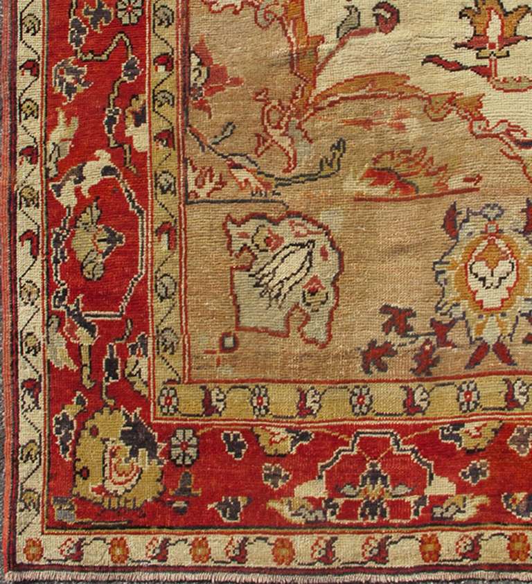 Antique Turkish Sivas rug, rug EN-614, country of origin / type: Turkey / Oushak, circa Mid-20th Century.

Measures: 6'7 x 11'6.

This Turkish Sivas/Sevas rug is composed of curvilinear motifs which require precision and expert weaving. With a