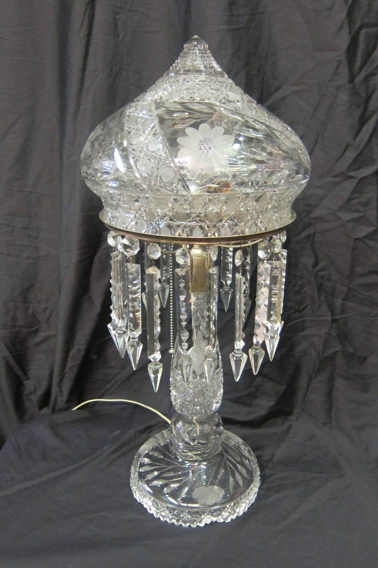 Vintage (early 20th century) American cut glass table lamp For Sale 2