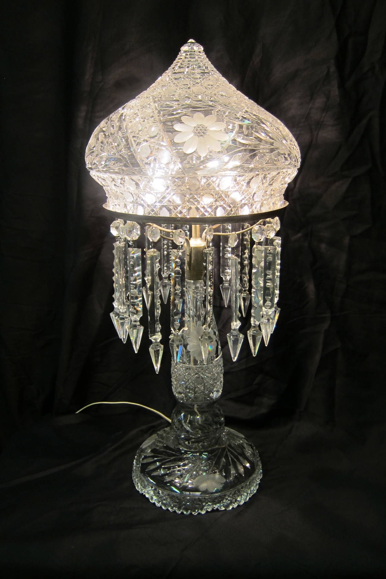 Vintage (early 20th century) American cut glass table lamp For Sale 5