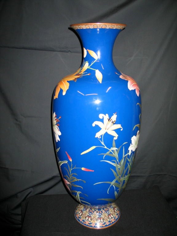 Impressive Japanese Cloisonne' Vase In Excellent Condition In Bronx, NY