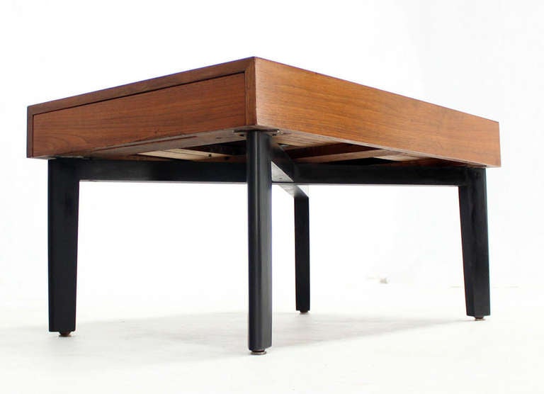 George Nelson Mid-Century Modern Walnut Coffee or Side Table with Pull-Out Trays In Excellent Condition In Rockaway, NJ