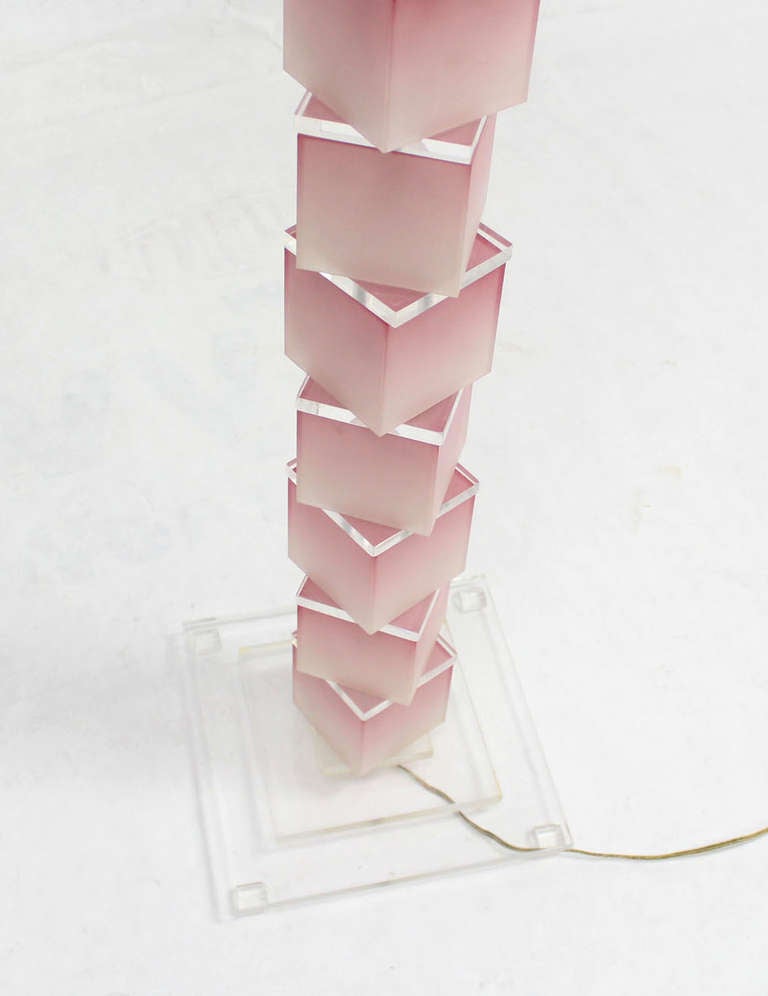 Mid-Century Modern Lucite and Pink Acrylic Large Floor Lamp In Excellent Condition In Rockaway, NJ