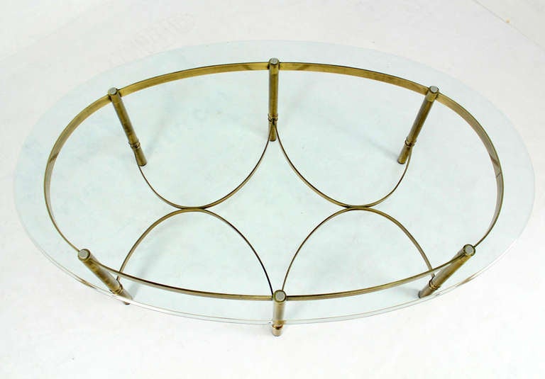 Table basse ovale en laiton et verre, mi-siècle moderne 1