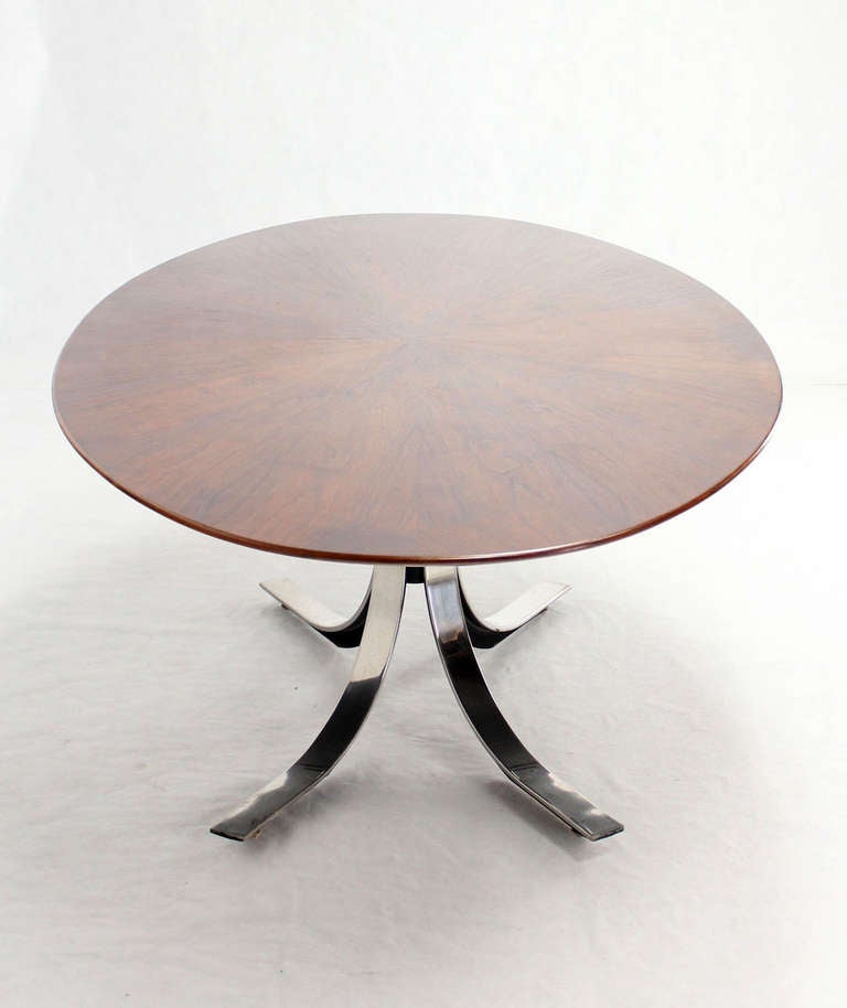 Mid Century Modern Oval Walnut Dining Table by Borsani In Excellent Condition In Rockaway, NJ