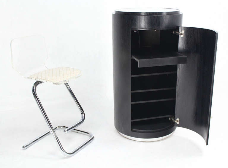 Mid-Century Modern Swivel Light-Up Pedestal Cabinet In Excellent Condition In Rockaway, NJ