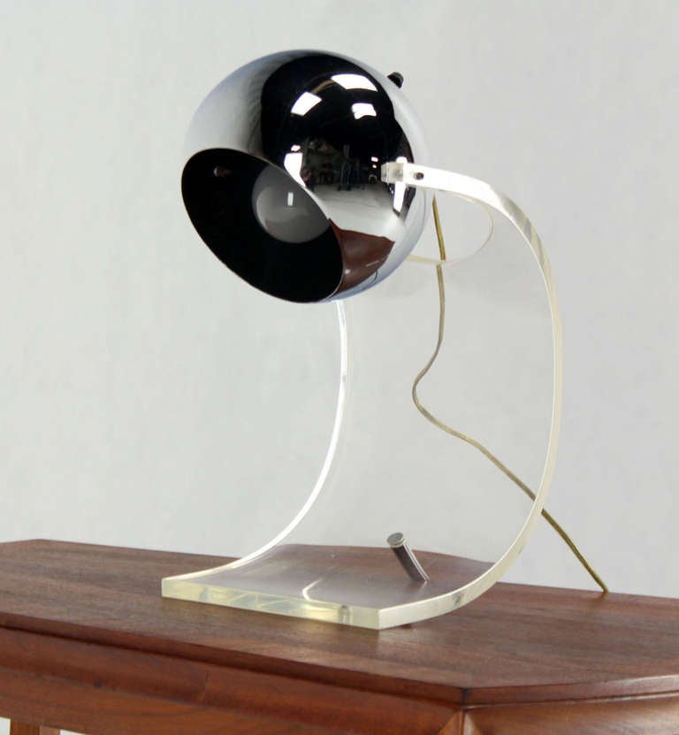 Chrome Globe and Lucite Base Mid-Century Modern Table Lamp In Excellent Condition In Rockaway, NJ